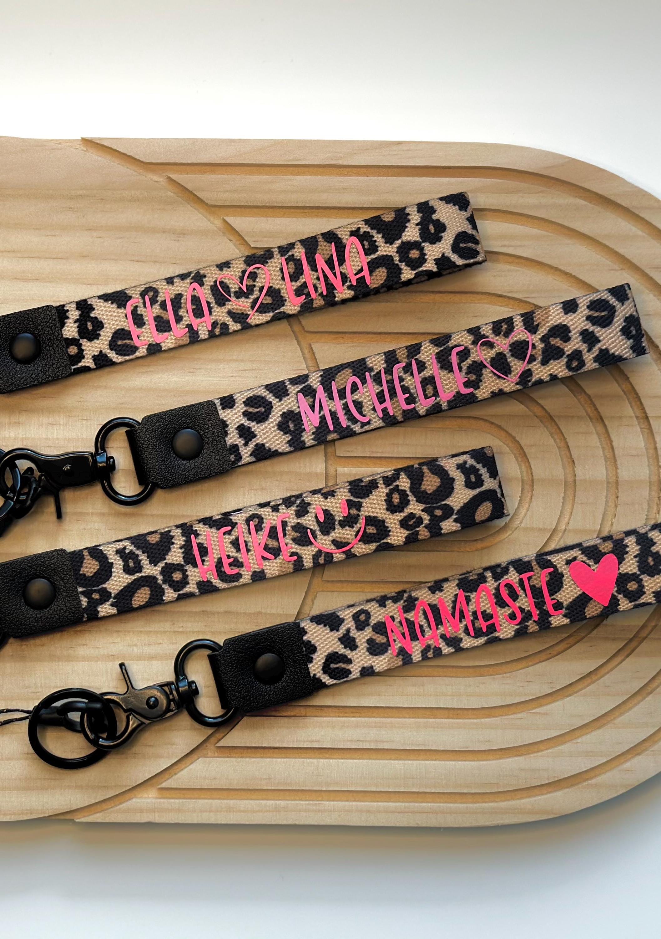 Schlüsselanhänger Leo Beige | personalisiert | Geschenkidee | Geschenk für Hebamme, Erzieherin, Lehrer | Muttertag | Schlüsselband | Neon