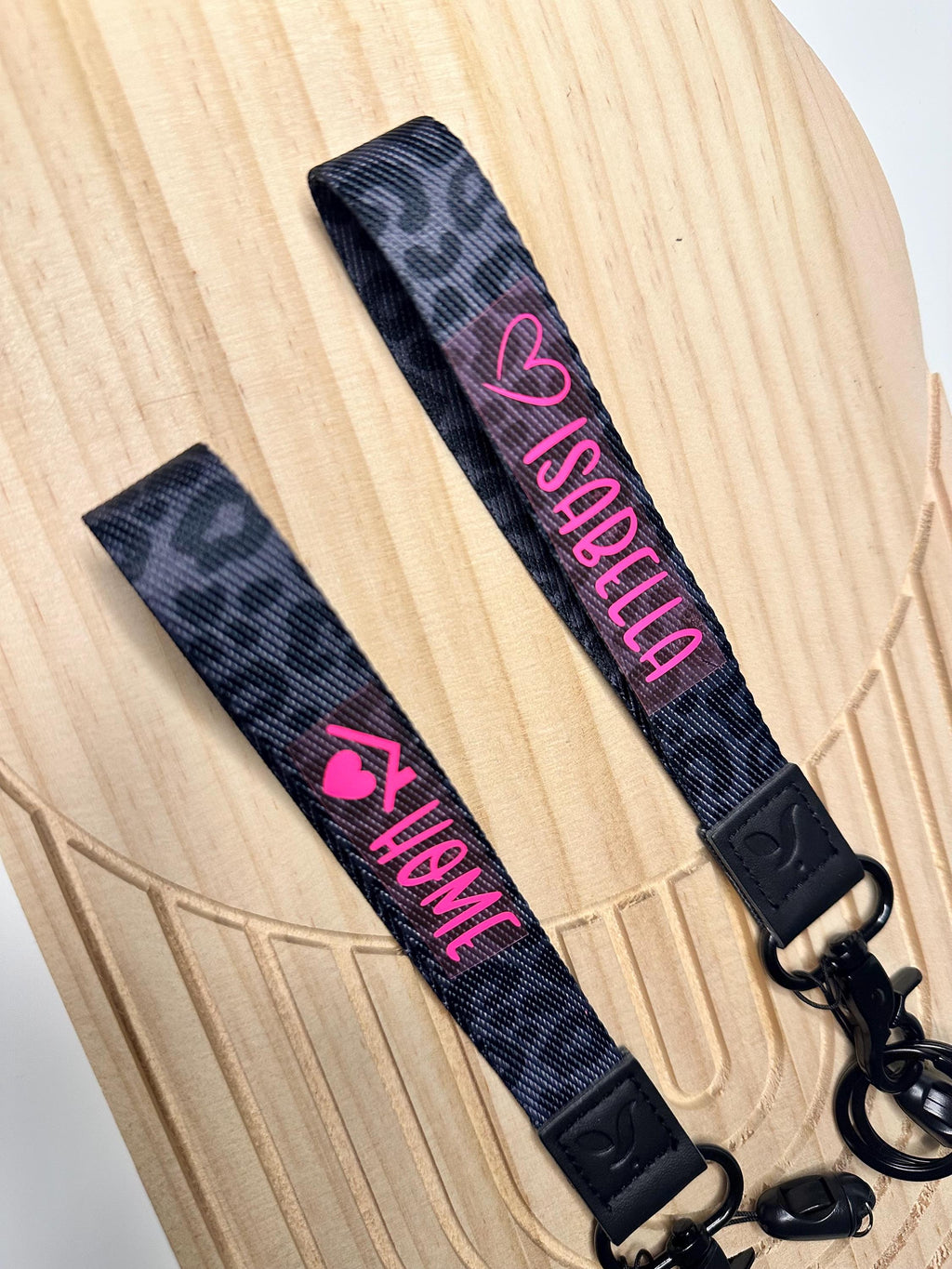 Schlüsselanhänger personalisiert in Leo schwarz | Schlüsselband | Geschenk Hebamme, Erzieherin Abschied, Geburtstag | Geschenkidee Lehrer