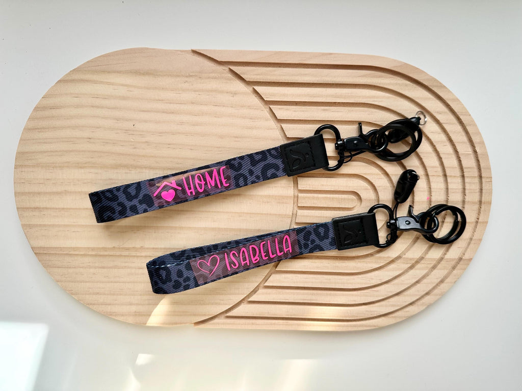 Schlüsselanhänger personalisiert in Leo schwarz | Schlüsselband | Geschenk Hebamme, Erzieherin Abschied, Geburtstag | Geschenkidee Lehrer