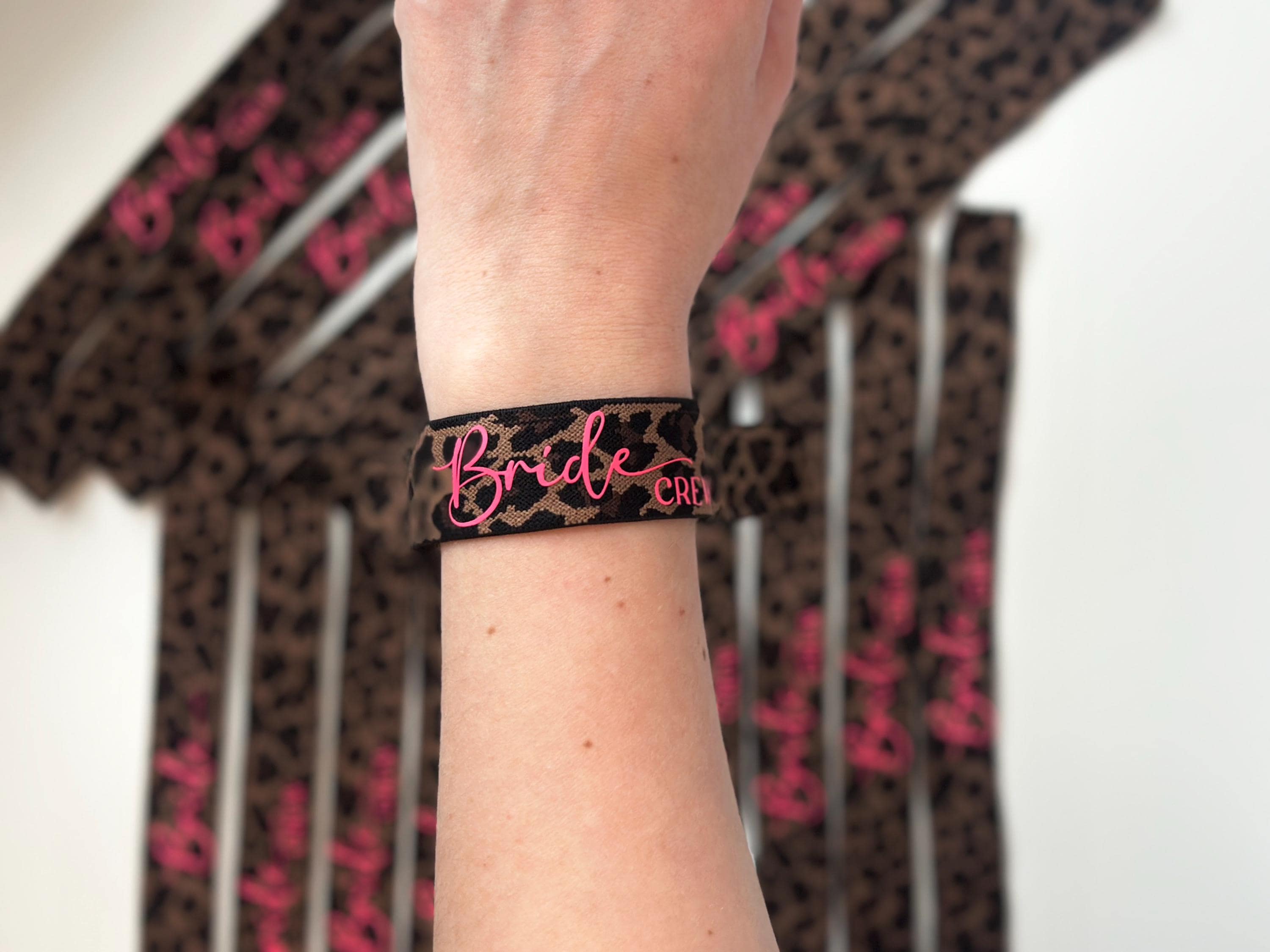 JGA Armband Leo | Braut | Bride | Bride Crew | Junggesellenabschied | JGA Accessoires | Girls Trip | Leopardenmuster | Neont Pink