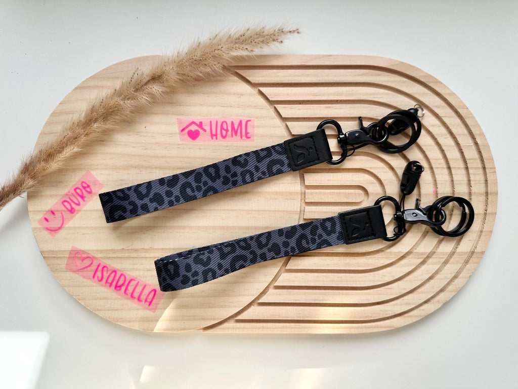 Schlüsselanhänger personalisiert in Leo schwarz | Schlüsselband | Geschenk Hebamme, Erzieherin Abschied, Geburtstag | Geschenkidee Lehrer