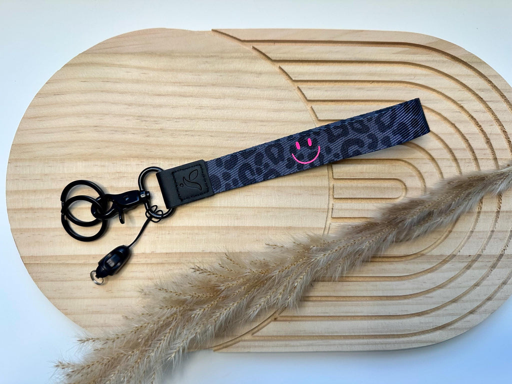 Schlüsselanhänger personalisiert in Leo schwarz | Schlüsselband | Geschenk Hebamme, Erzieherin Abschied, Geburtstag | Geschenkidee Lehrer