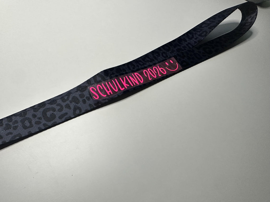 Schlüsselanhänger personalisiert Leo schwarz | Schlüsselband | Geschenk Hebamme, Erzieherin, Geburtstag | Geschenkidee Schulkind