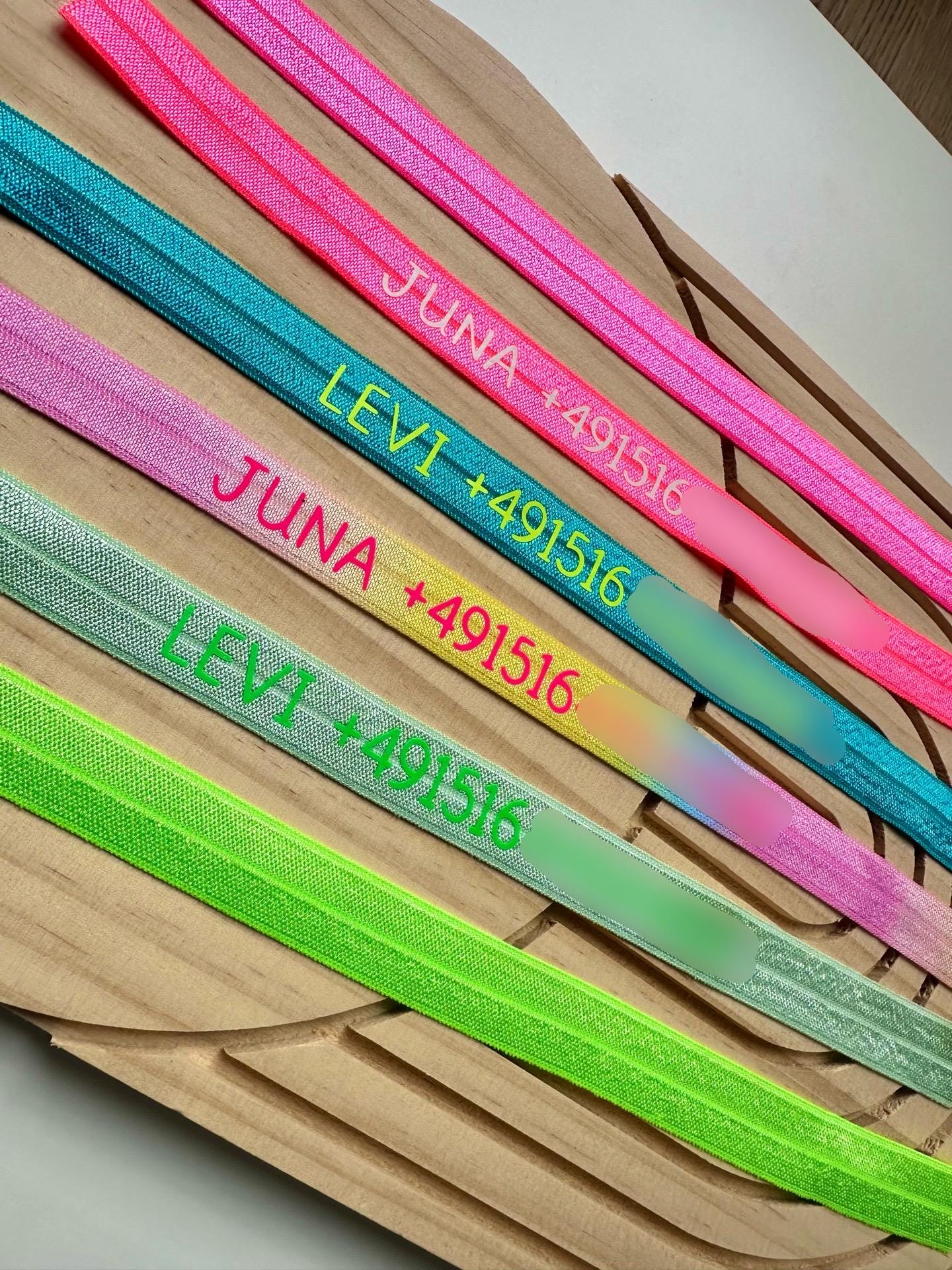 Personalisierte Armbänder | Armband mit Wunschtext | Freundschaftsarmband | Geschenkidee | Festival | JGA | Urlaubsarmband | Teamevent