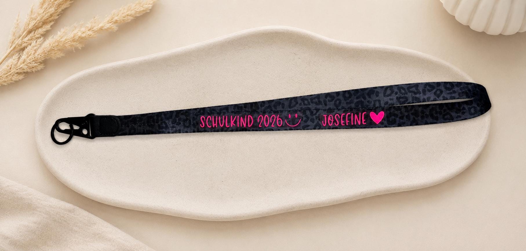 Schlüsselanhänger personalisiert Leo schwarz | Schlüsselband | Geschenk Hebamme, Erzieherin, Geburtstag | Geschenkidee Schulkind